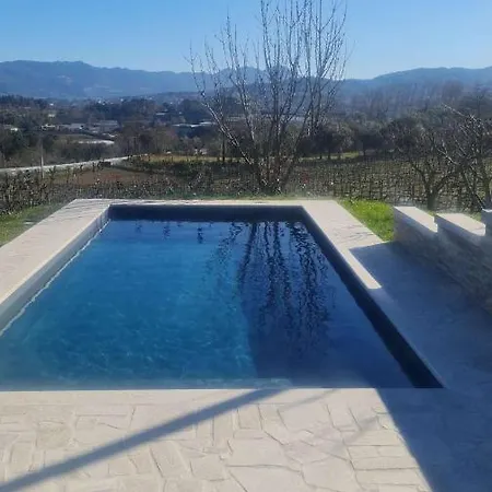 Дом отдыха Quinta Do Morgado 6pax - Casa Do Espigueiro Com Piscina Privada Кабесейраш-ди-Башту